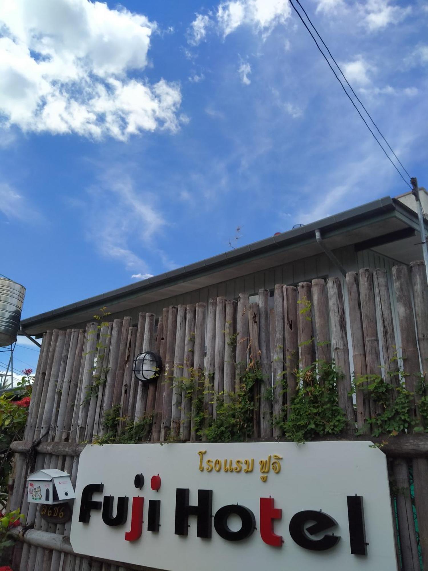 Хостел Sakura House Чиангмай Экстерьер фото